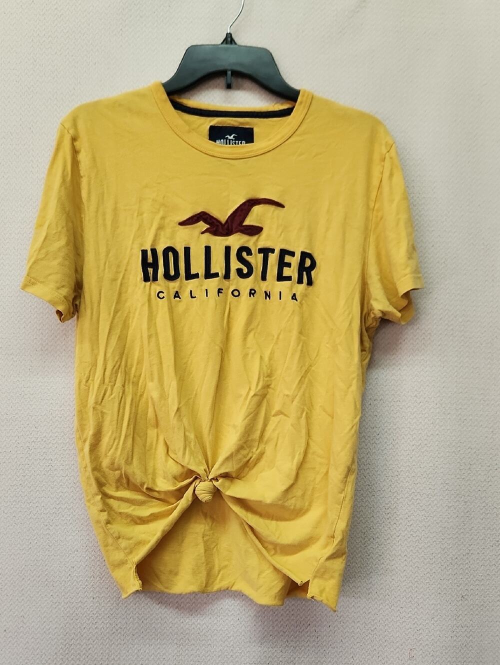 🚨2/$25 or 5/$50🚨Hollister Yellow Graphic Logo Short Sleeve Tee